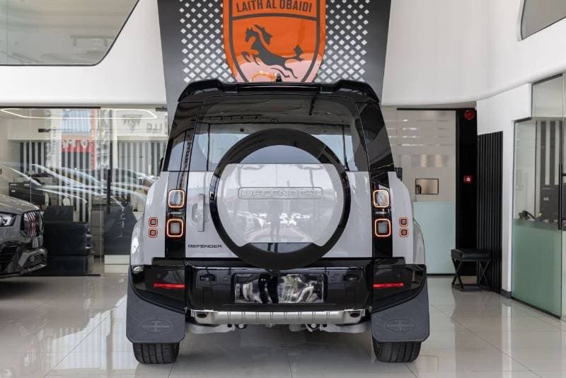 2026 Land Rover Defender thumbnail 5