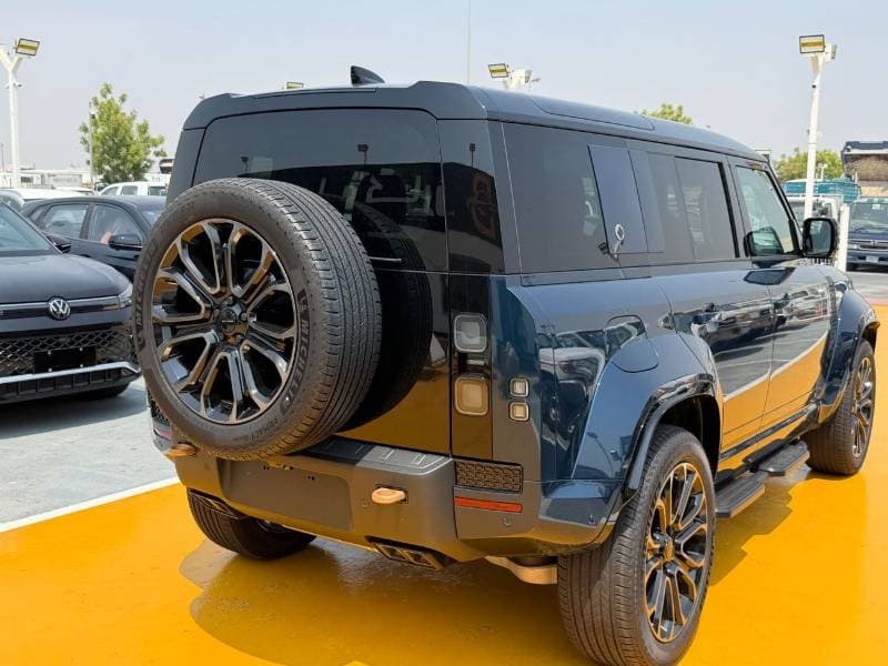 2026 Land Rover Defender thumbnail 5