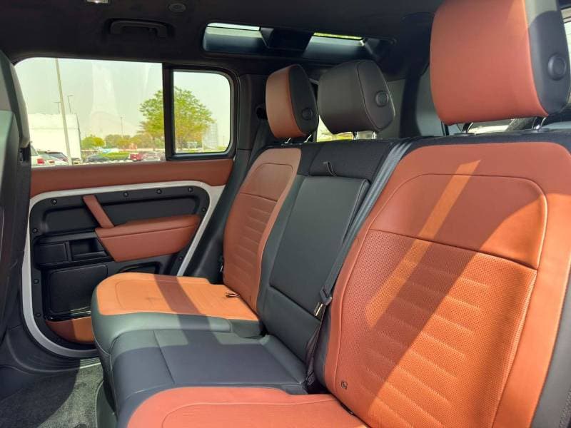 2026 Land Rover Defender thumbnail 5