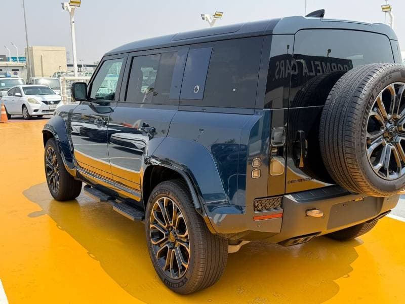 2026 Land Rover Defender thumbnail 7