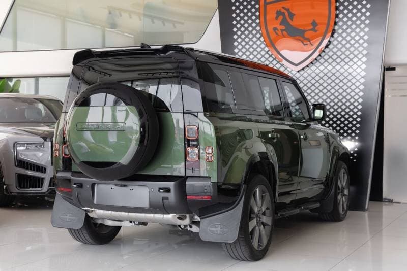 2026 Land Rover Defender thumbnail 4