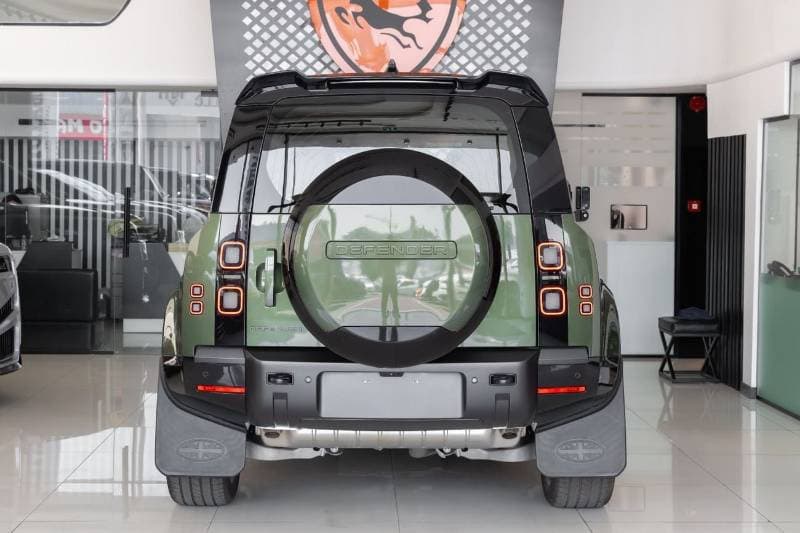 2026 Land Rover Defender thumbnail 5