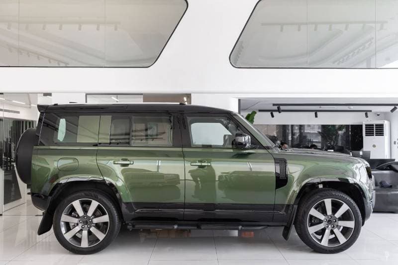 2026 Land Rover Defender thumbnail 7