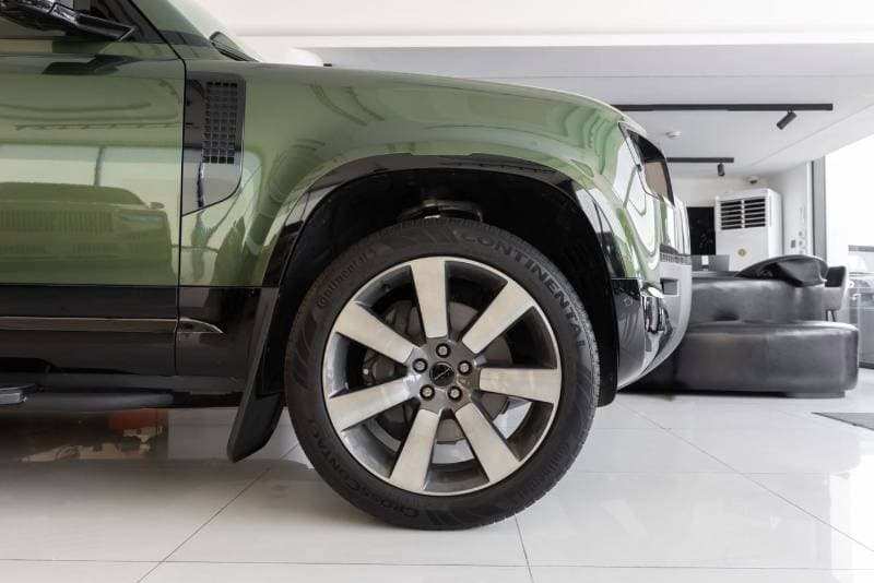 2026 Land Rover Defender thumbnail 8