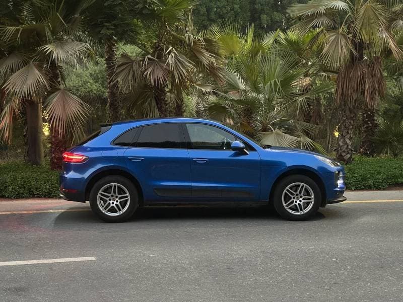 2021 Porsche Macan STANDARD thumbnail 6