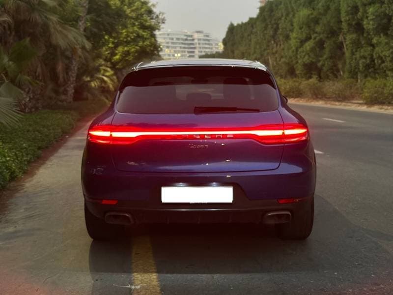 2021 Porsche Macan STANDARD thumbnail 5