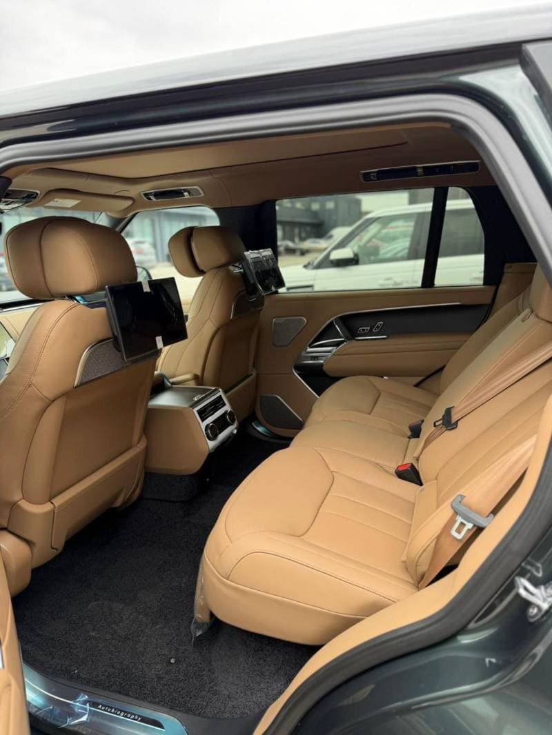 2026 Land Rover Range Rover AUTOBIOGRAPHY P530 thumbnail 5
