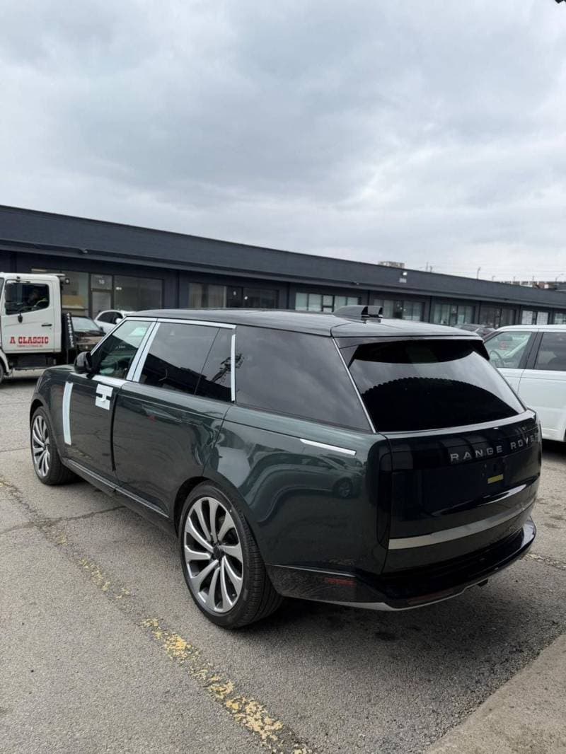 2026 Land Rover Range Rover AUTOBIOGRAPHY P530 thumbnail 3