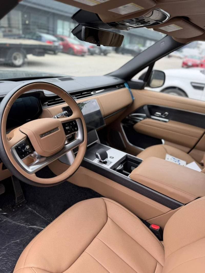 2026 Land Rover Range Rover AUTOBIOGRAPHY P530 thumbnail 2