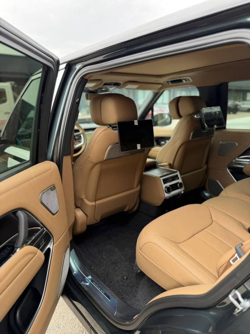 2026 Land Rover Range Rover AUTOBIOGRAPHY P530 thumbnail 4