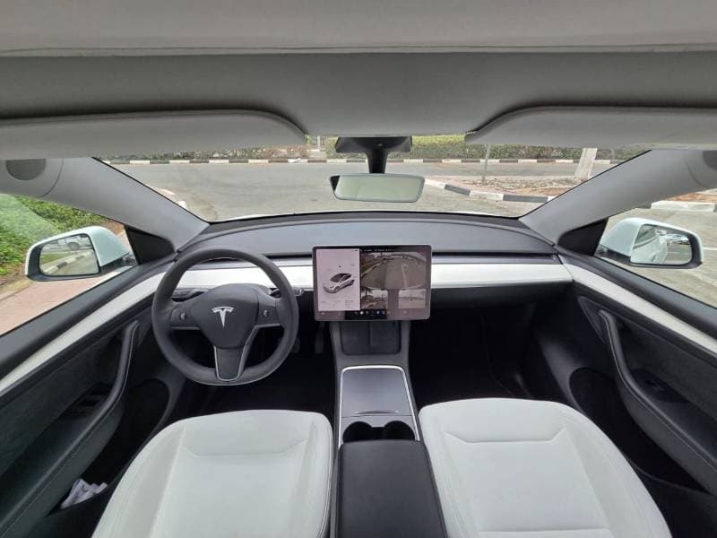 2024 Tesla Model Y LONG RANGE thumbnail 6