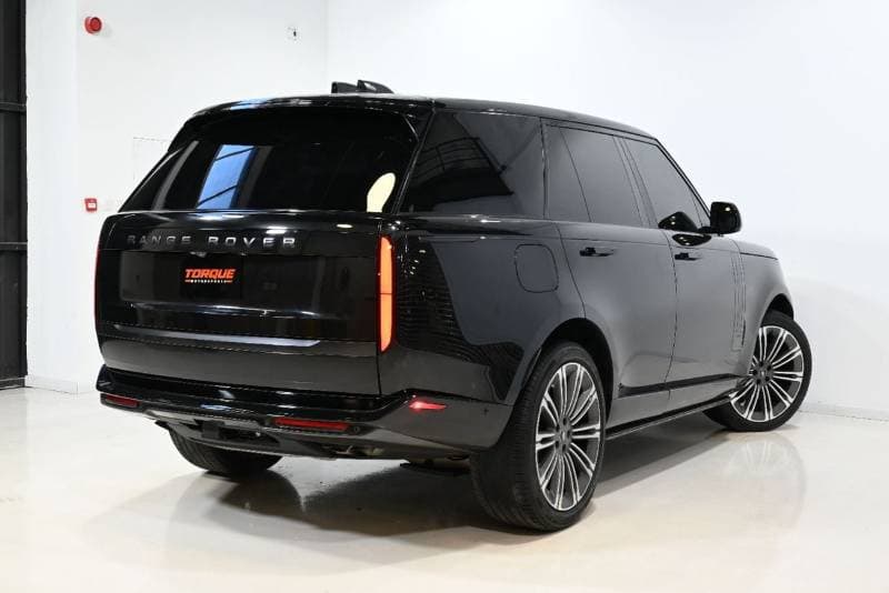 2025 Land Rover Range Rover SE thumbnail 4