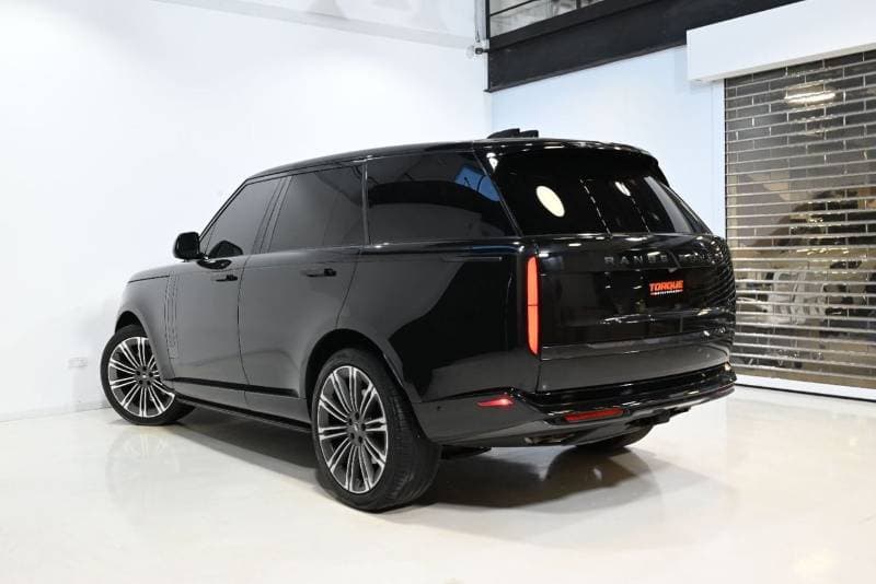 2025 Land Rover Range Rover SE thumbnail 6
