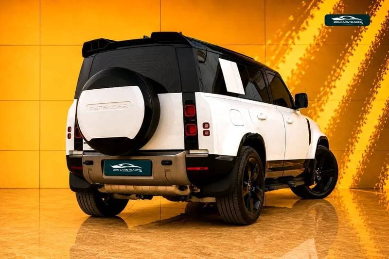 2025 Land Rover Defender thumbnail 6