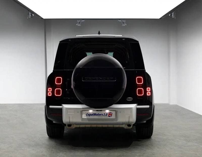 2023 Land Rover Defender thumbnail 4