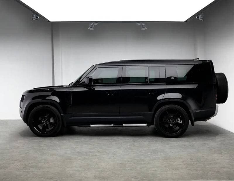 2023 Land Rover Defender thumbnail 2