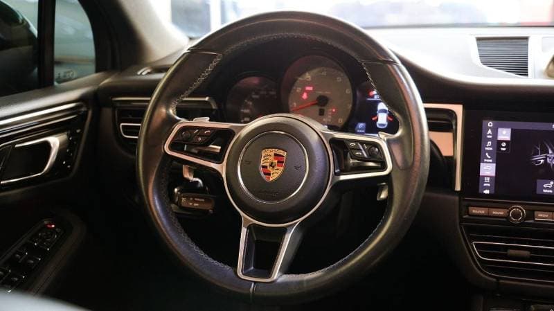 2021 Porsche Macan S thumbnail 5