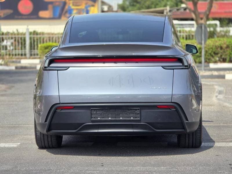 2026 Tesla Model Y LONG RANGE thumbnail 4