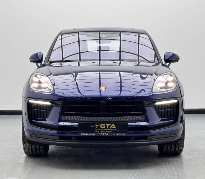 2025 Porsche Macan thumbnail 2