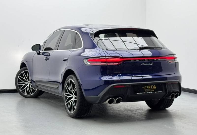 2025 Porsche Macan thumbnail 6
