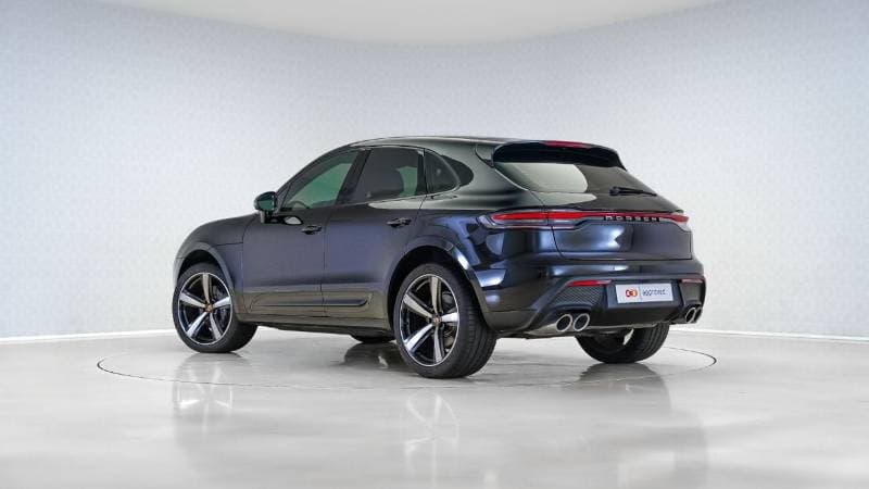 2023 Porsche Macan STANDARD thumbnail 2