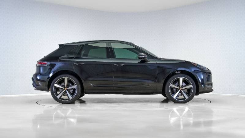 2023 Porsche Macan STANDARD thumbnail 3