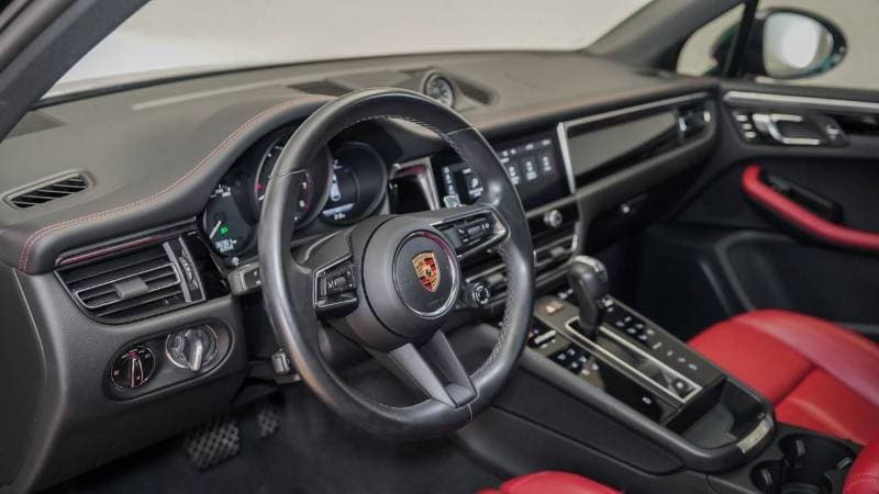 2023 Porsche Macan STANDARD thumbnail 4