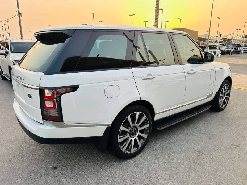 2015 Land Rover Range Rover HSE thumbnail 4