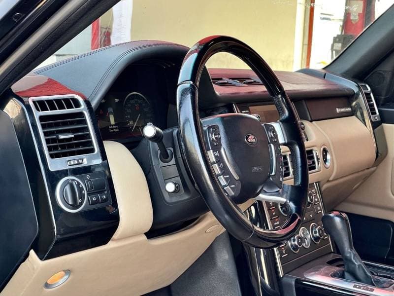 2011 Land Rover Range Rover SUPERCHARGED VOGUE thumbnail 6