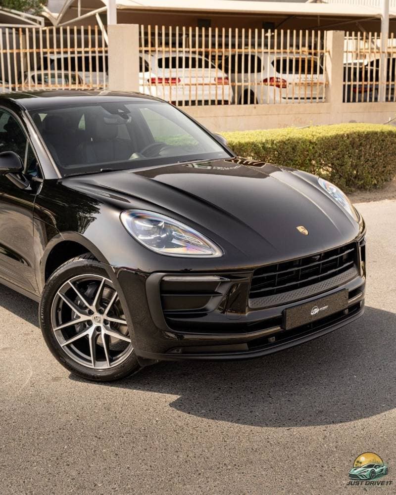 2024 Porsche Macan STANDARD thumbnail 7