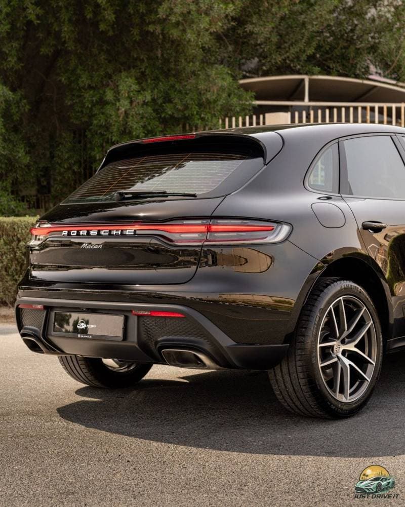 2024 Porsche Macan STANDARD thumbnail 5