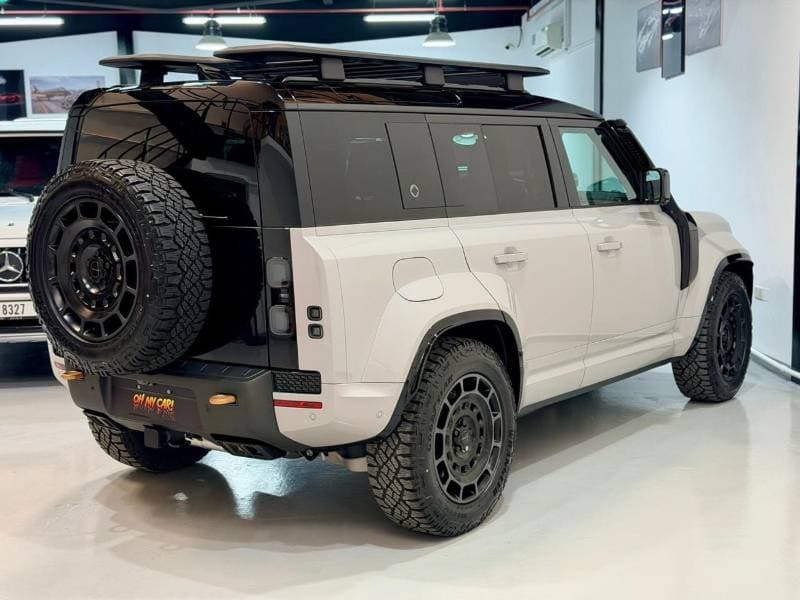 2026 Land Rover Defender thumbnail 5