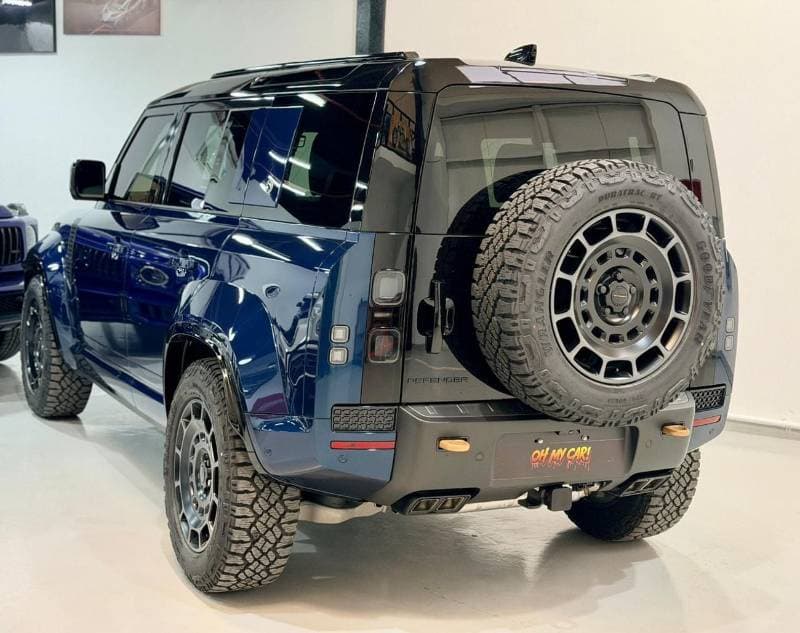 2026 Land Rover Defender thumbnail 4