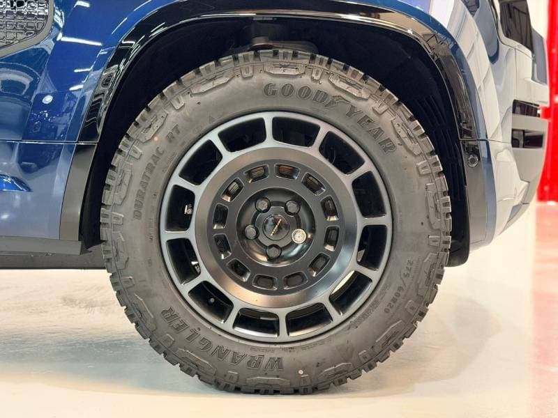 2026 Land Rover Defender thumbnail 8