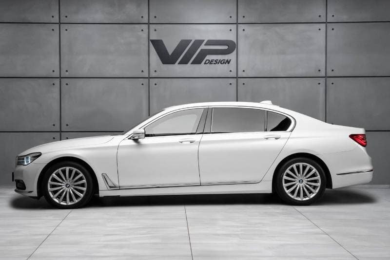 2018 BMW 730Li EXCLUSIVE thumbnail 3