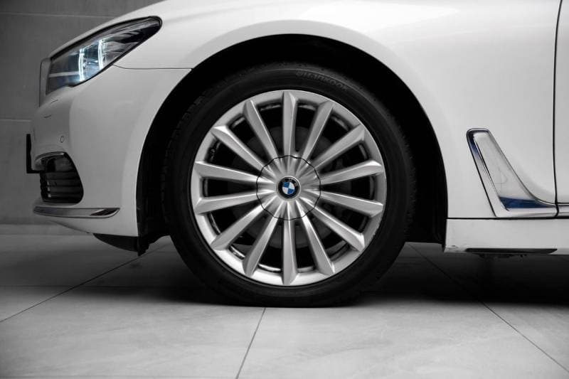 2018 BMW 730Li EXCLUSIVE thumbnail 4