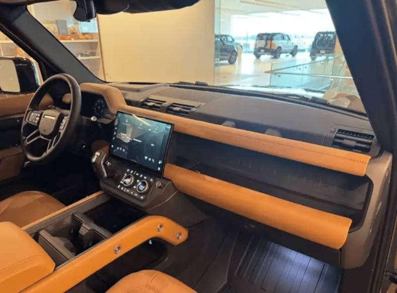 2026 Land Rover Defender thumbnail 2