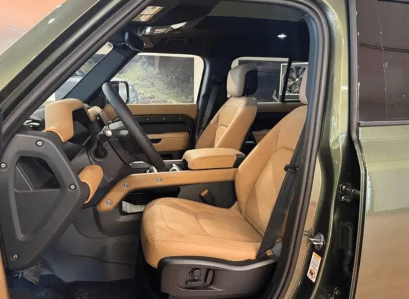 2026 Land Rover Defender thumbnail 3