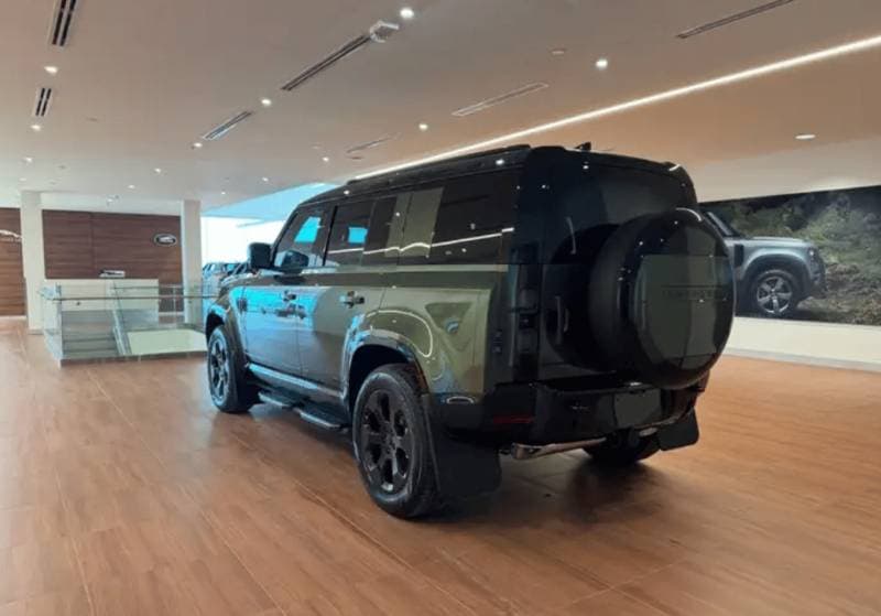 2026 Land Rover Defender thumbnail 4
