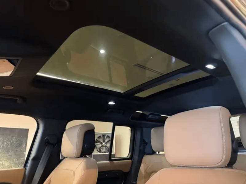 2026 Land Rover Defender thumbnail 6