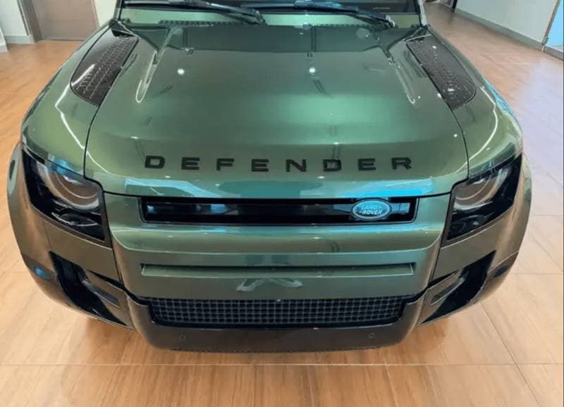 2026 Land Rover Defender thumbnail 5