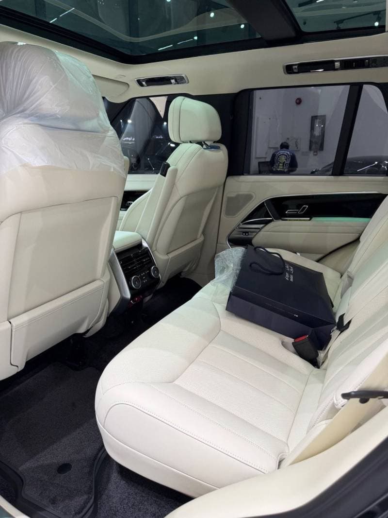 2026 Land Rover Range Rover HSE P400 thumbnail 8