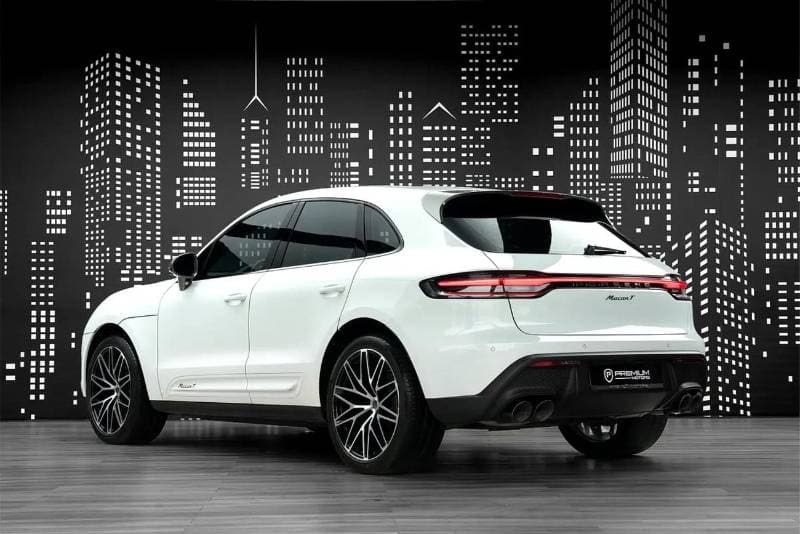 2023 Porsche Macan T thumbnail 5