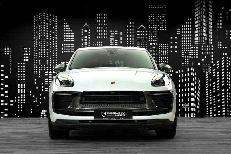 2023 Porsche Macan T thumbnail 6