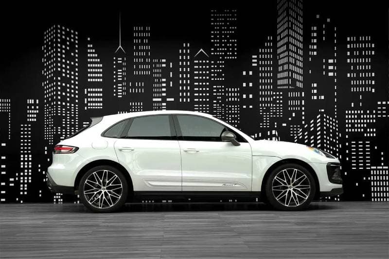 2023 Porsche Macan T thumbnail 7