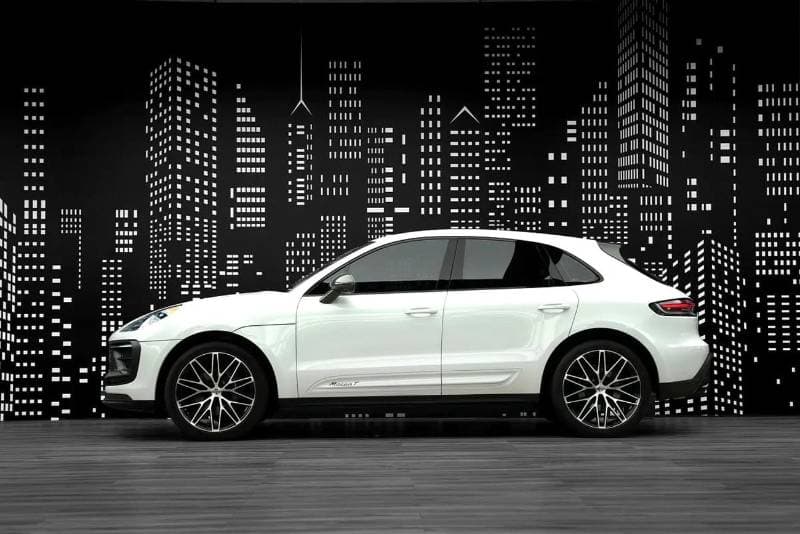 2023 Porsche Macan T thumbnail 8