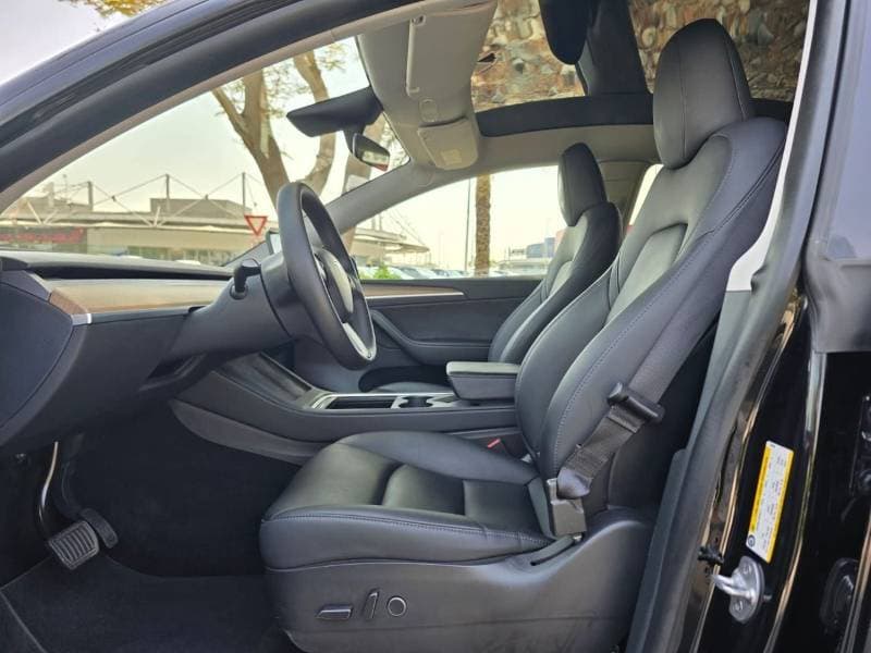 2022 Tesla Model Y LONG RANGE thumbnail 4