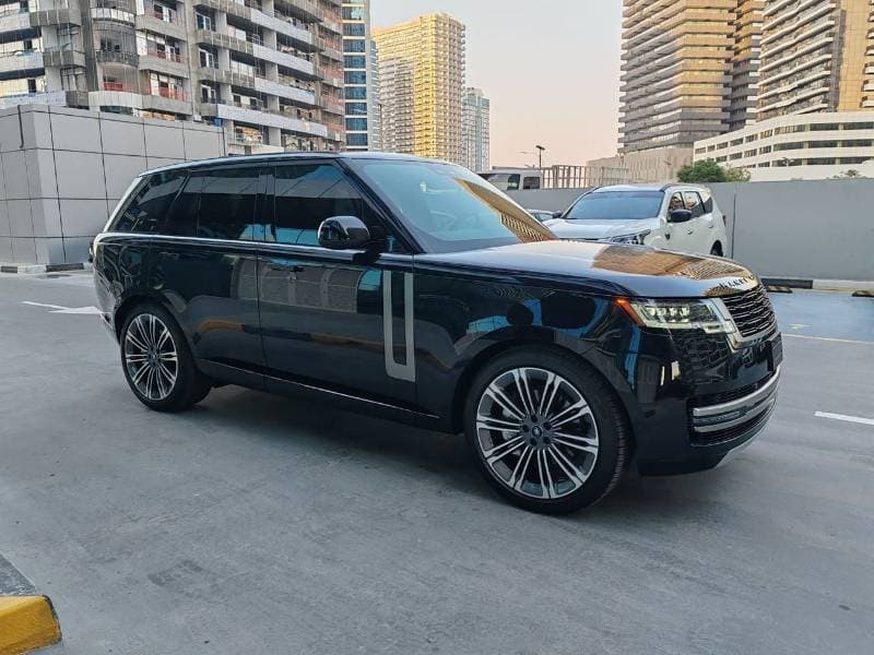 2025 Land Rover Range Rover SE thumbnail 4