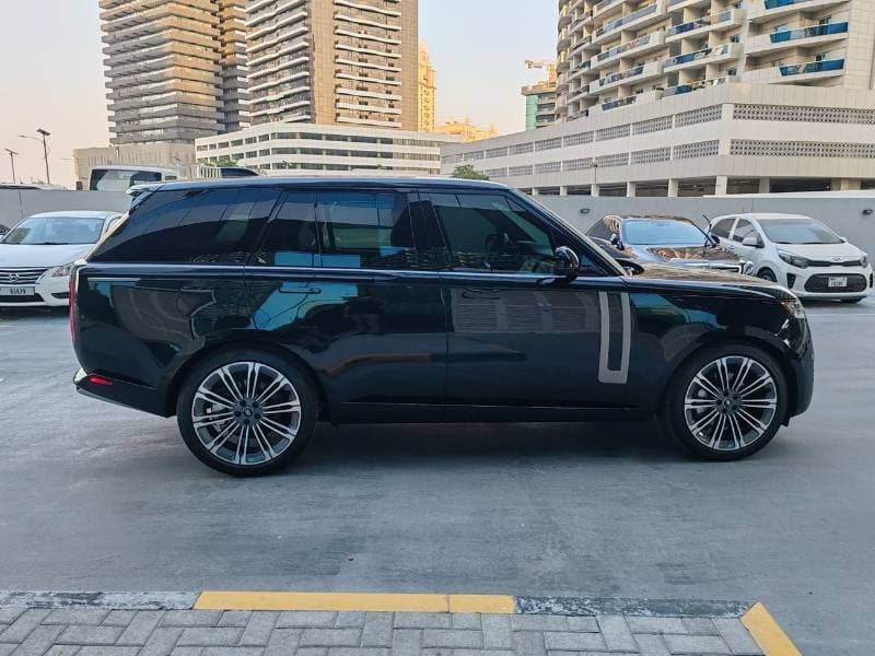 2025 Land Rover Range Rover SE thumbnail 5