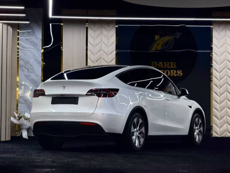 2024 Tesla Model Y STANDARD RANGE thumbnail 3